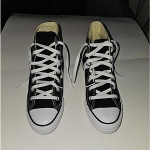 Black&white ,Uncle Nearest converse excellent condition only worn once